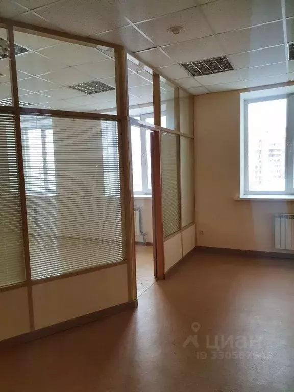 Офис в Свердловская область, Екатеринбург ул. Основинская, 8 (43 м) - Фото 1