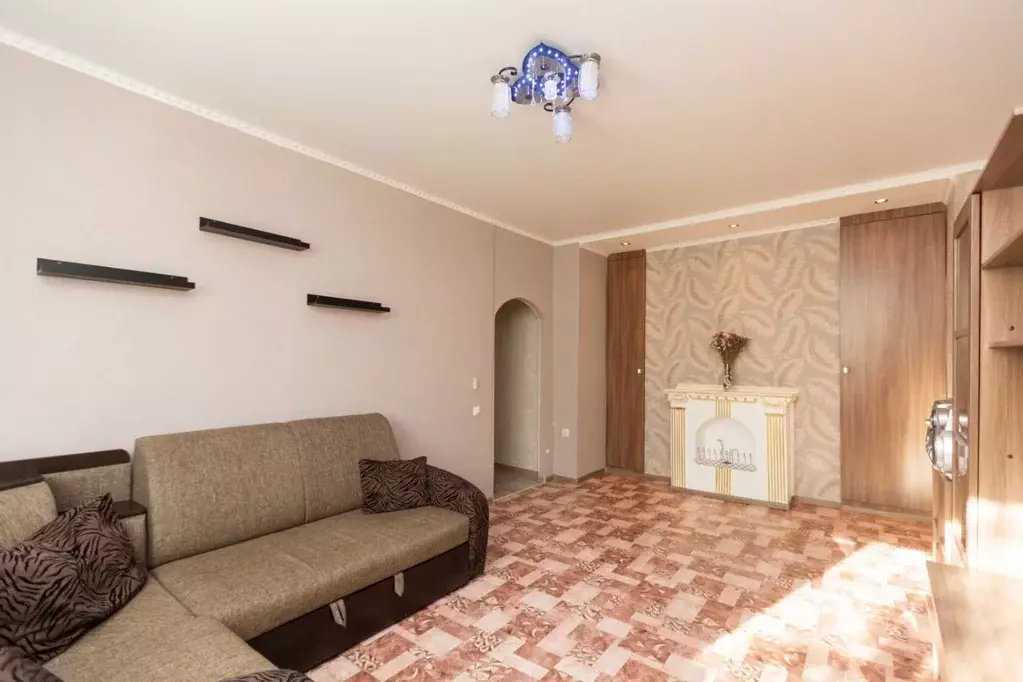 3-к кв. Оренбургская область, Оренбург Больничный проезд, 6А (70.0 м) - Фото 1