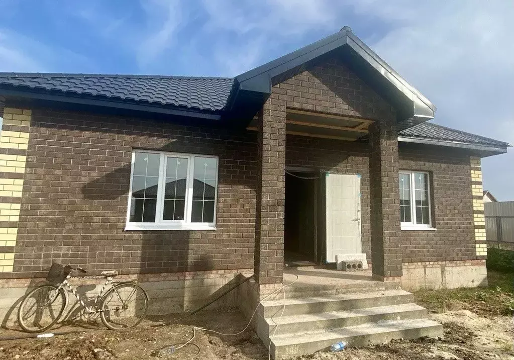 Дом в Оренбургская область, Оренбургский район, Сергиевский сельсовет, ... - Фото 1