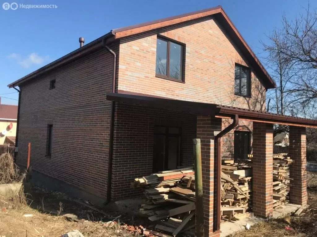Дом в Ростов-на-Дону, Особенная улица (220 м) - Фото 1