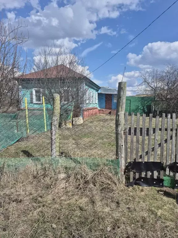 Дом в Саратовская область, Петровский район, Пригородное муниципальное ... - Фото 1