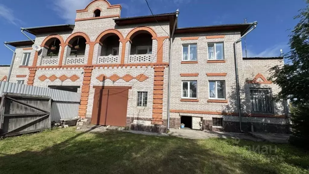 Дом в Красноярский край, Минусинск ул. Дружбы (234 м) - Фото 1