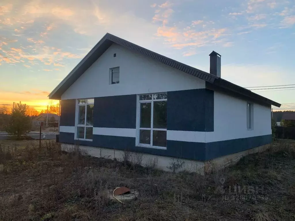 Дом в Башкортостан, Иглинский район, Акбердинский сельсовет, с. ... - Фото 1