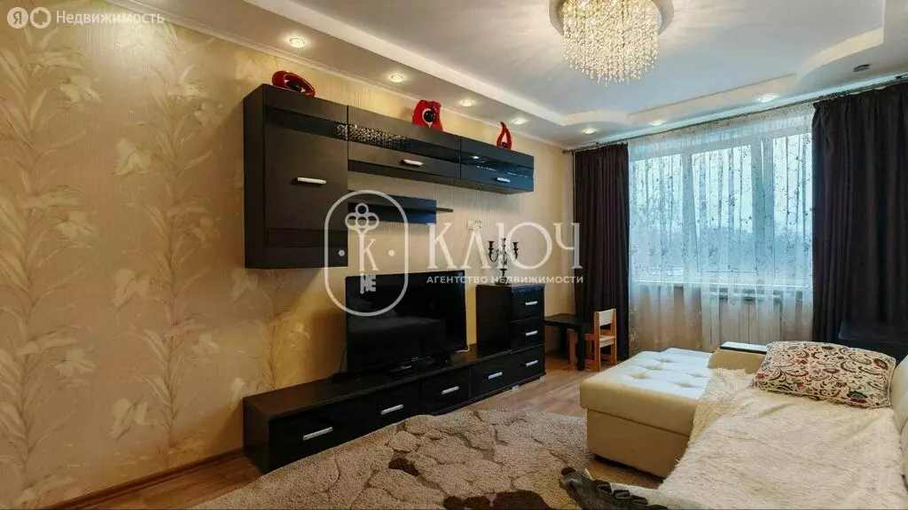 3-комнатная квартира: Чебоксары, улица Гузовского, 23 (70 м) - Фото 0