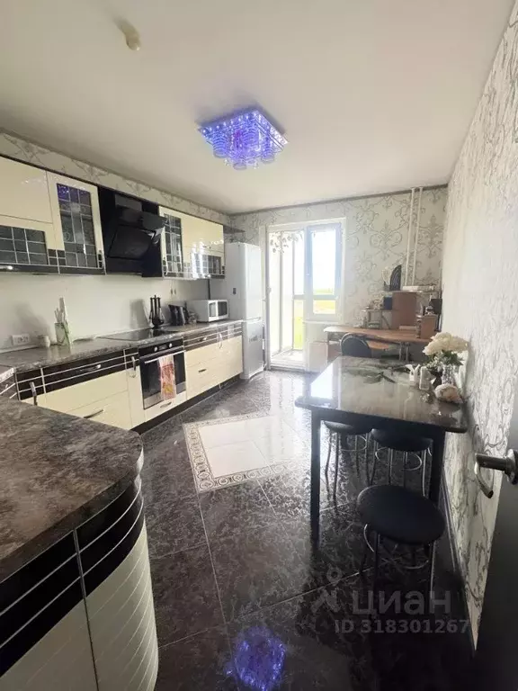 3-к кв. Санкт-Петербург ул. Маршала Казакова, 44к1 (76.9 м) - Фото 0