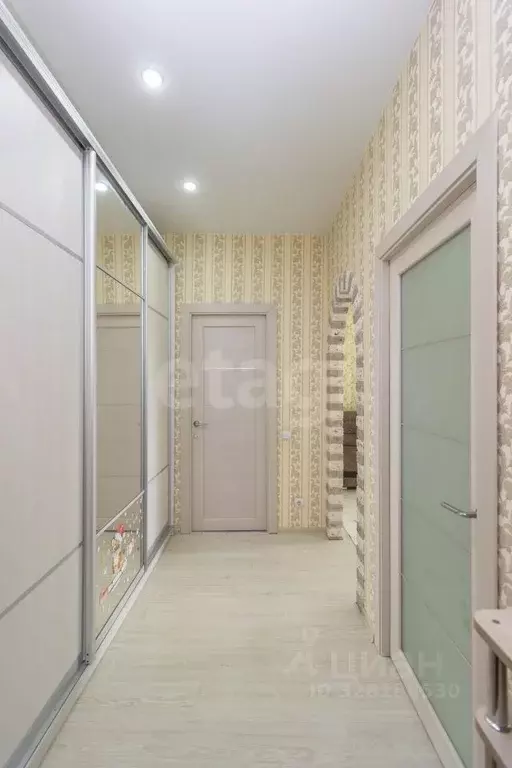 1-к кв. Омская область, Омск просп. Комарова, 11 (42.3 м) - Фото 1