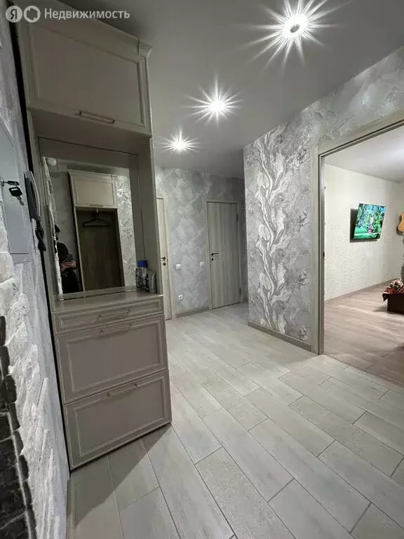 3-комнатная квартира: село Зубово, улица Бориса Перина, 5 (68.8 м) - Фото 1