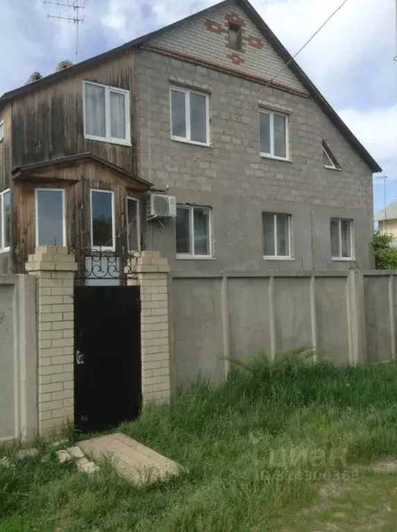 Дом в Саратовская область, Энгельс Светлая ул. (280 м) - Фото 1