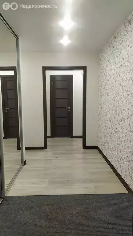 2-комнатная квартира: Тюмень, улица Павла Шарова, 9к1 (67.6 м) - Фото 0