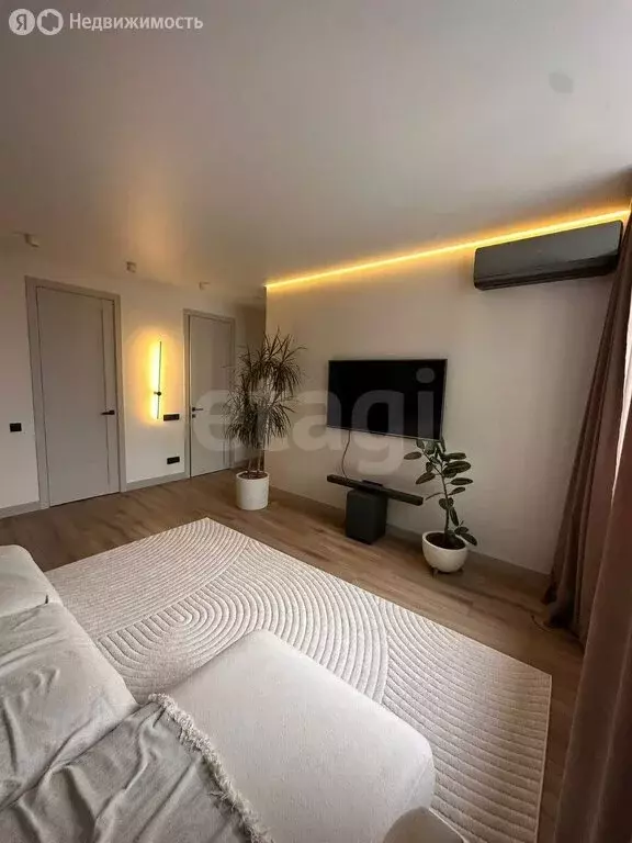 2-комнатная квартира: Тюмень, улица Ю.-Р.Г. Эрвье, 38 (72.7 м) - Фото 1