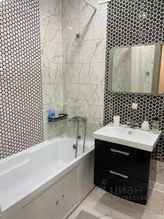 1-к кв. Татарстан, Казань ул. Рауиса Гареева, 111к2 (42.3 м) - Фото 1