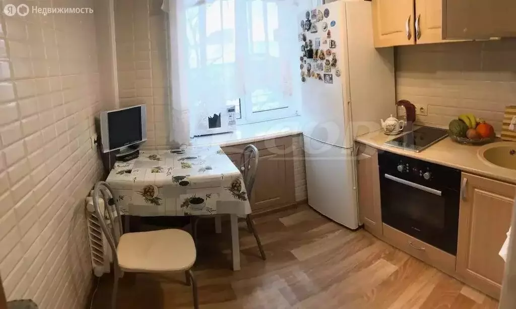 2-комнатная квартира: Тюмень, улица Орджоникидзе, 67 (50 м) - Фото 1