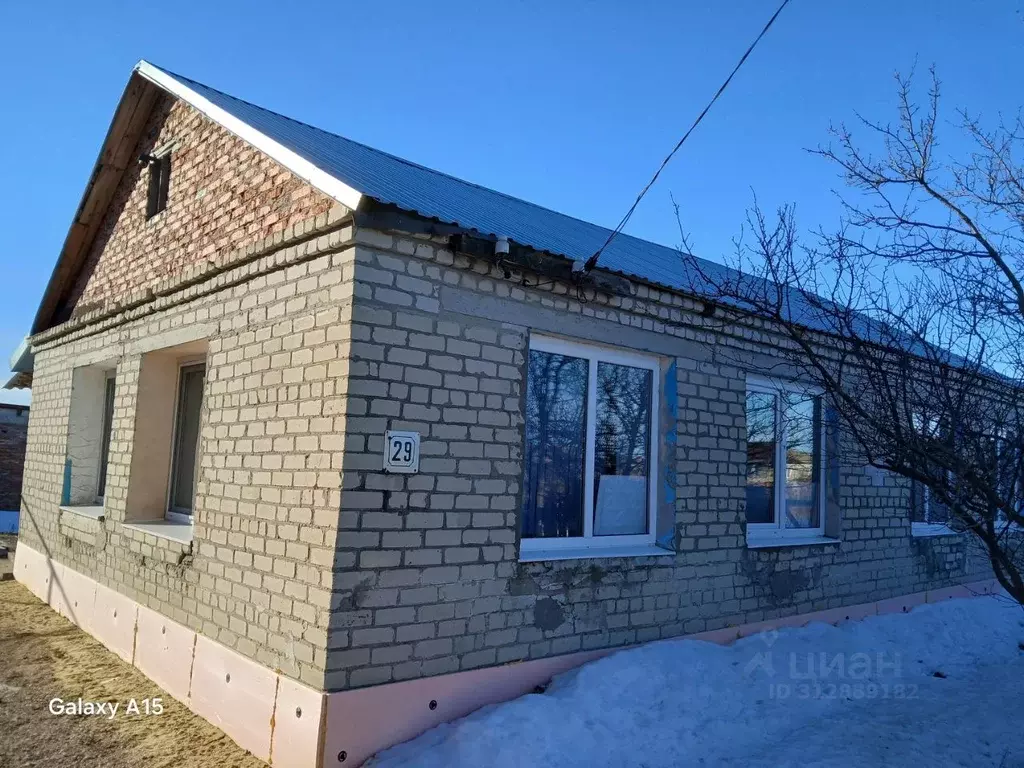 Дом в Саратовская область, Татищевский район, Октябрьское ... - Фото 1