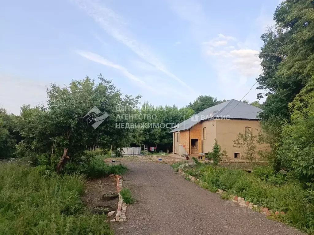 Дом в Рязанская область, Захаровский район, Безлыченское с/пос, с. ... - Фото 1