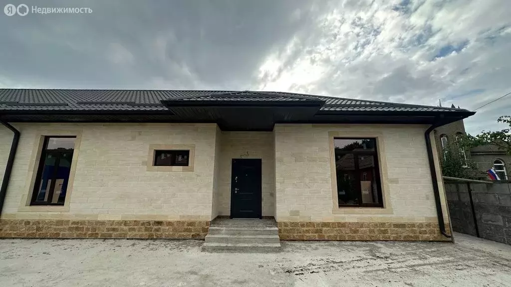 Дом в Динской район, станица Новотитаровская (110 м) - Фото 0