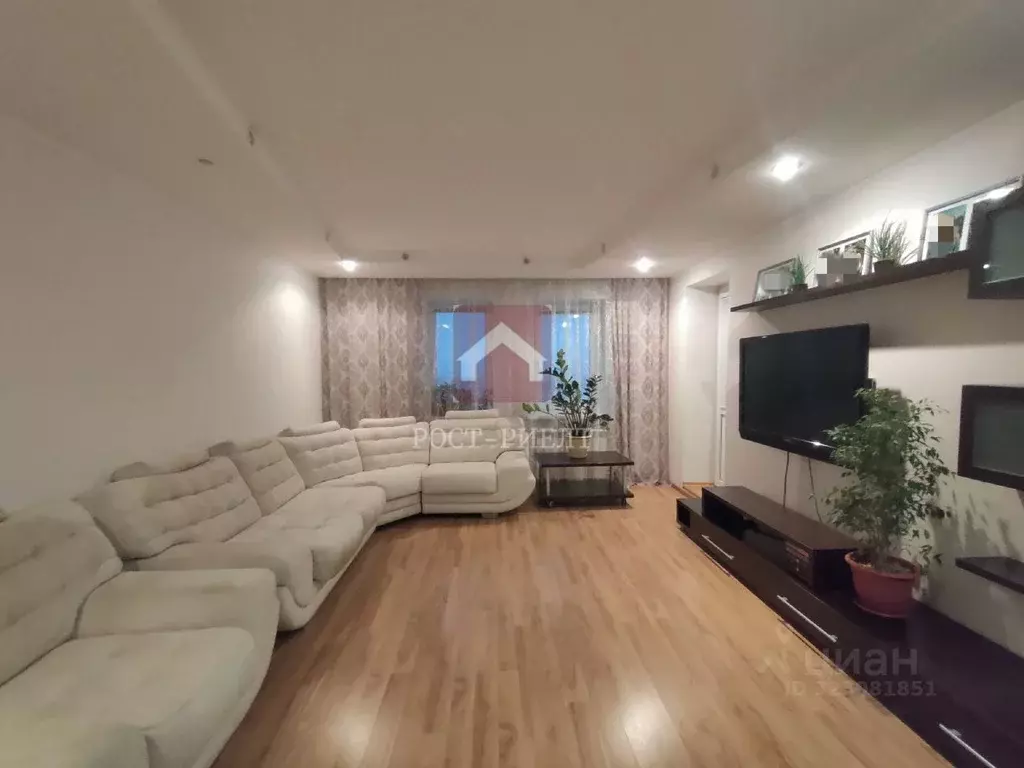 2-к кв. Саратовская область, Саратов ул. Усть-Курдюмская, 1 (74.0 м) - Фото 0