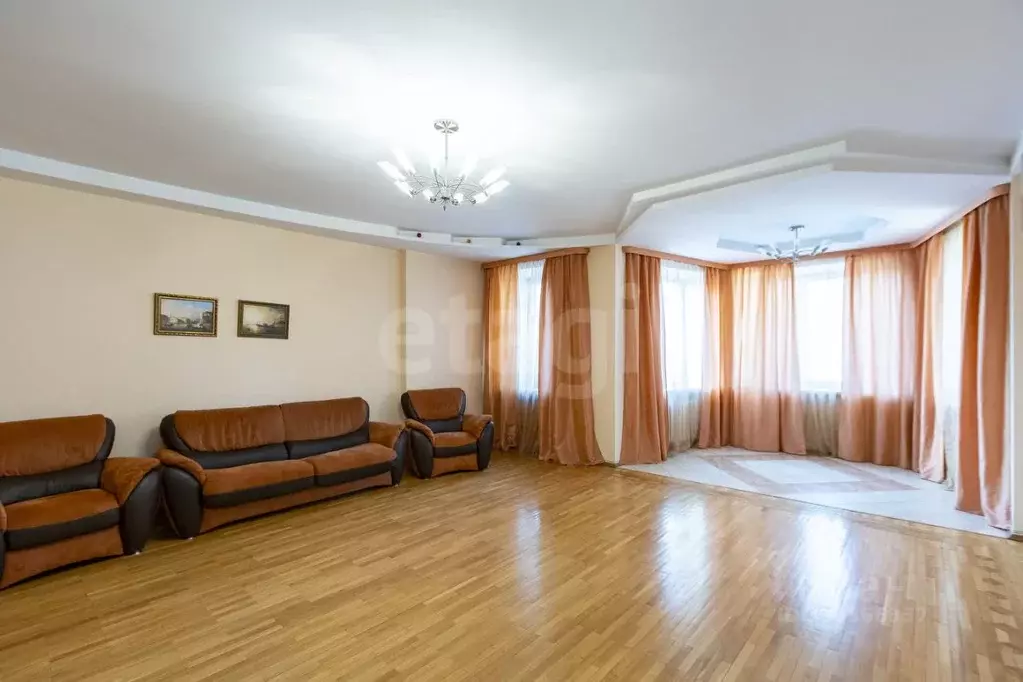 4-к кв. Тюменская область, Тюмень ул. Немцова, 22 (199.3 м) - Фото 1