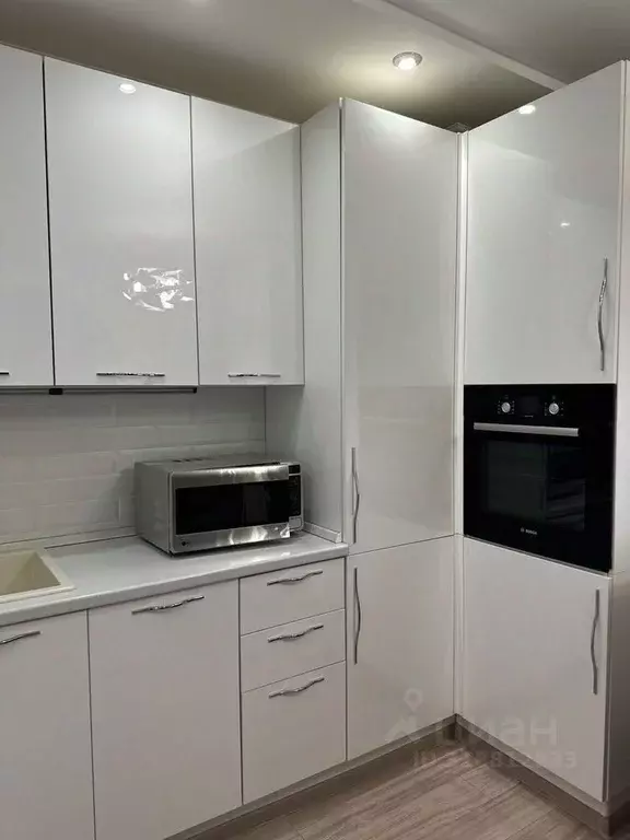 2-к кв. Астраханская область, Астрахань ул. Куйбышева, 3к1 (53.0 м) - Фото 1