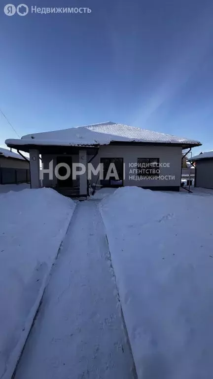 Дом в Октябрьский, улица Бахтияра Канкаева (120 м) - Фото 1