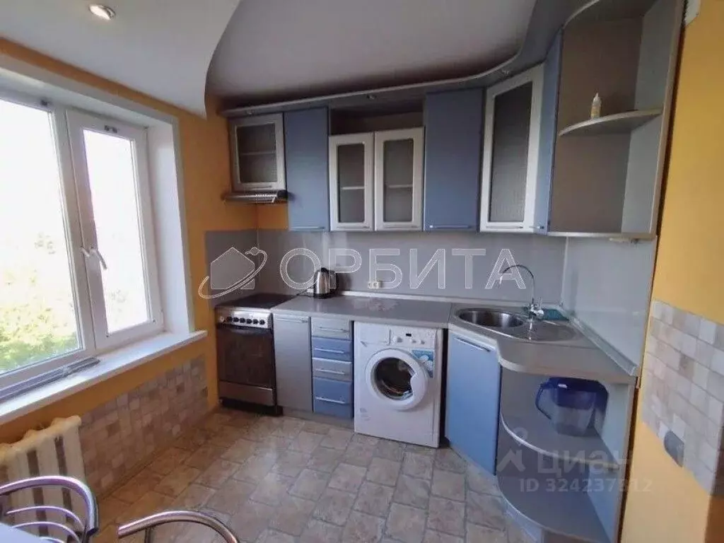 2-к кв. Тюменская область, Тюмень ул. 50 лет Октября, 54 (50.5 м) - Фото 1