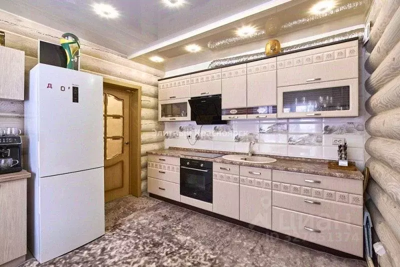 Коттедж в Красноярский край, Красноярск Базайская ул. (215 м) - Фото 1