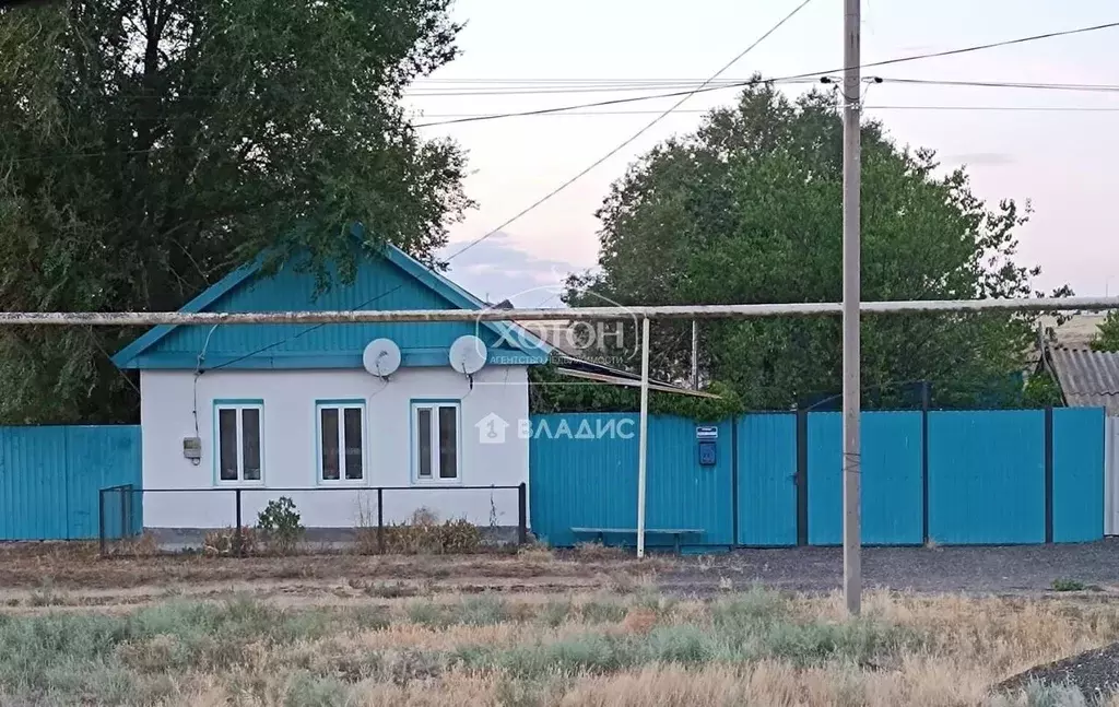 Дом в Калмыкия, Целинный район, с. Троицкое Республиканская ул., 12 ... - Фото 1