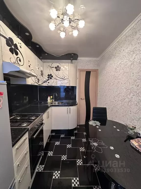 1-к кв. Татарстан, Казань ул. Братьев Касимовых, 56 (33.4 м) - Фото 0