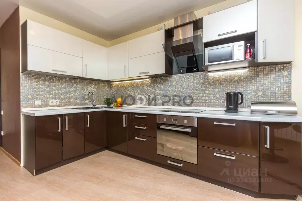 2-к кв. Башкортостан, Уфа ул. Набережная реки Уфы, 25 (57.0 м) - Фото 1