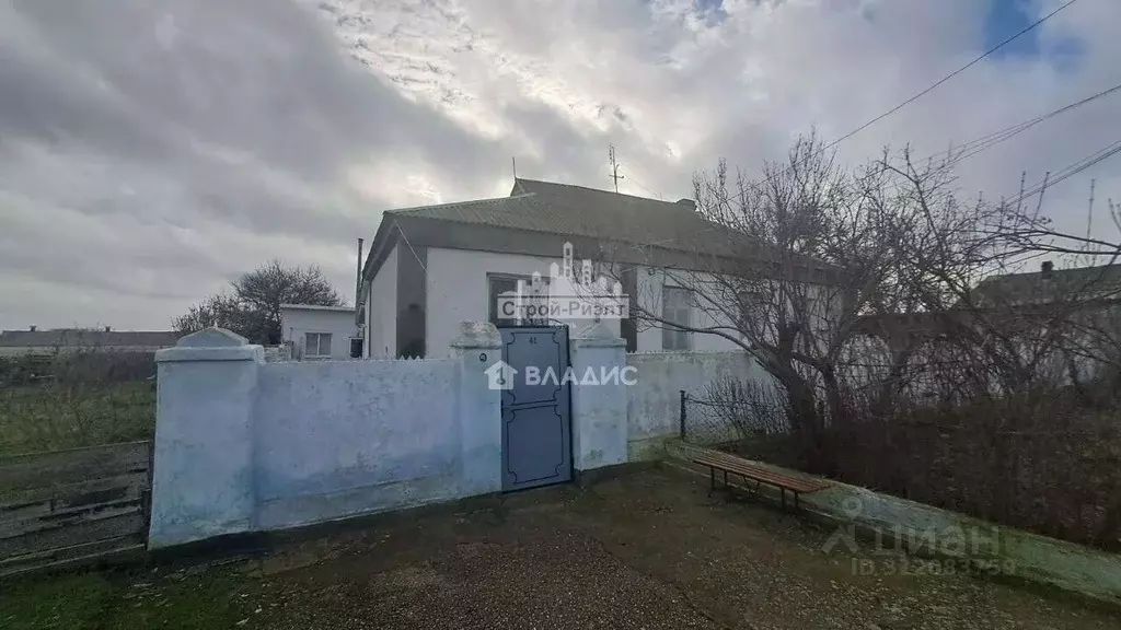 Дом в Крым, Ленинский район, с. Приозерное ул. Колхозная, 41 (98 м) - Фото 1
