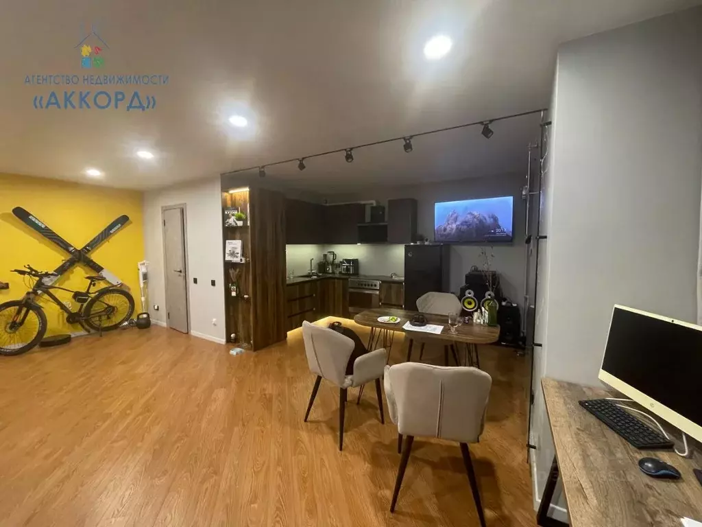 2-к кв. Алтайский край, Барнаул Красноармейский просп., 61 (64.0 м) - Фото 0