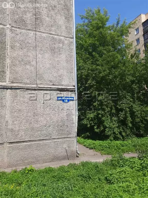 3-комнатная квартира: Красноярск, улица Юшкова, 16 (62 м) - Фото 1