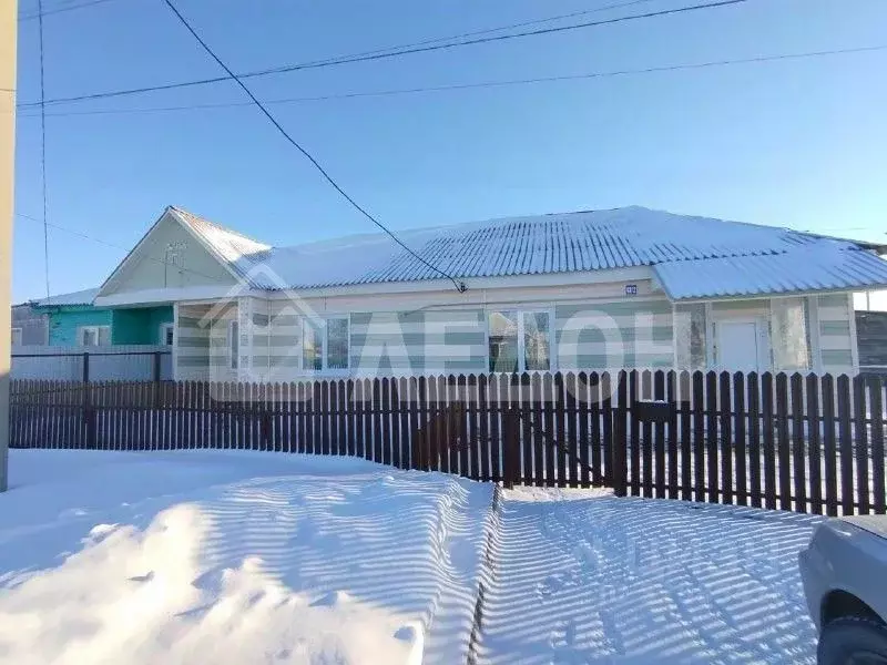 Дом в Омская область, с. Азово ул. 40 лет ВЛКСМ, 47 (107 м) - Фото 1