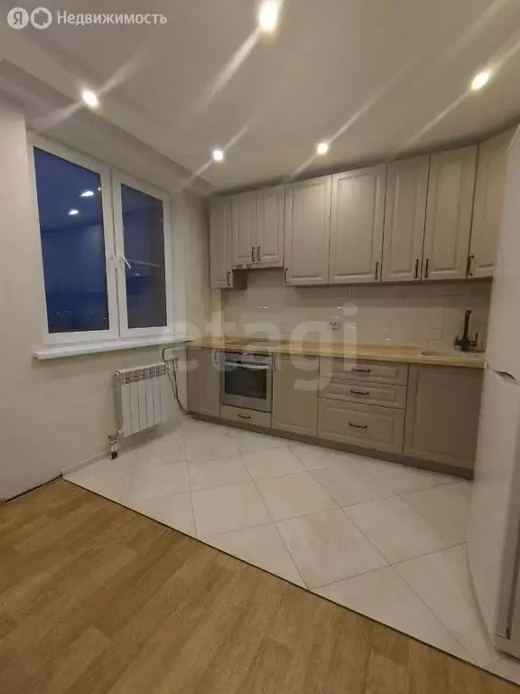 3-комнатная квартира: Омск, улица Богдана Хмельницкого, 38/2 (66 м) - Фото 1