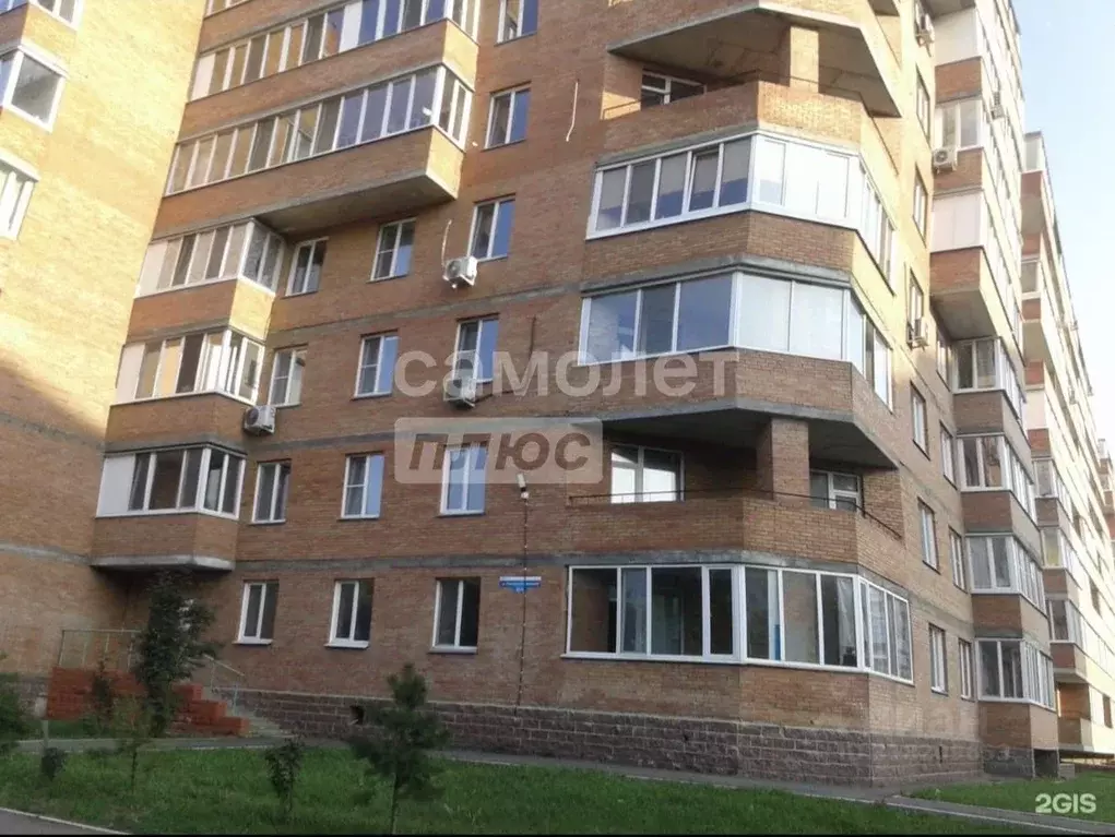 2-к кв. Омская область, Омск просп. Космический, 20к5 (72.0 м) - Фото 0