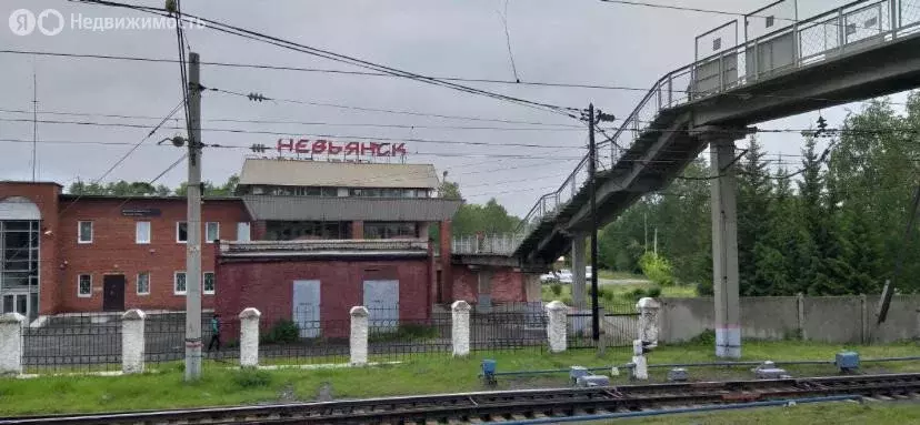 Дом в Невьянск, улица Тельмана (274 м) - Фото 0
