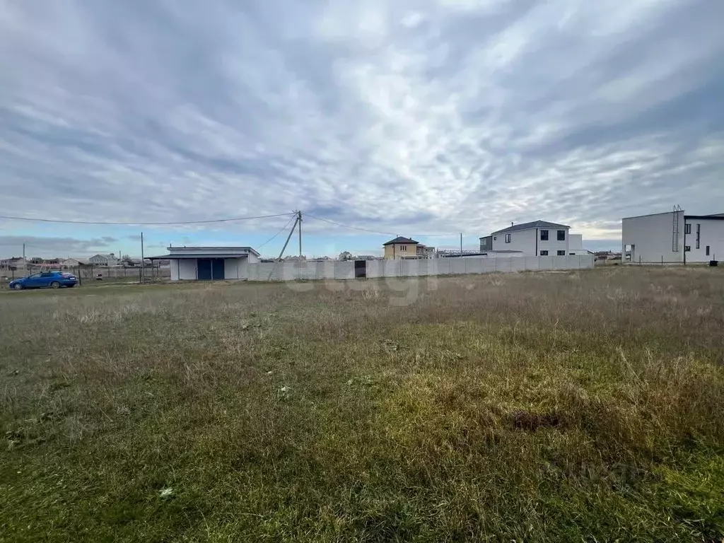 Участок в Крым, Сакский район, с. Уютное ул. Мельника (6.5 сот.) - Фото 0