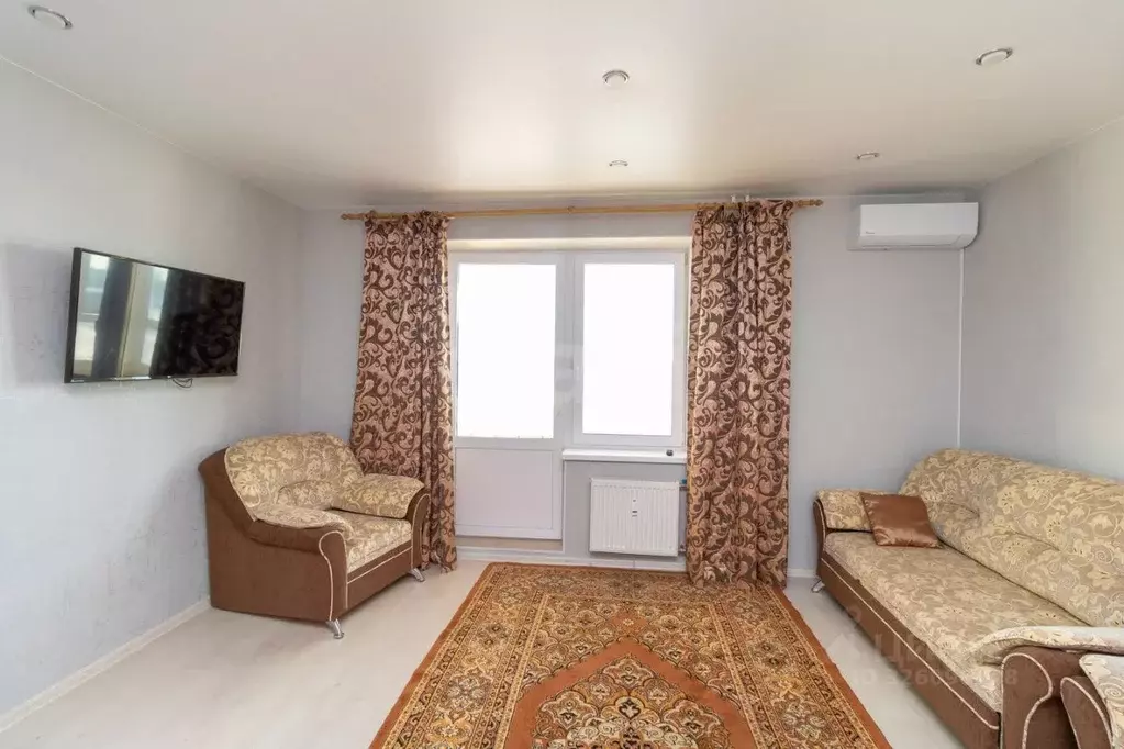 1-к кв. Тюменская область, Тюмень ул. Парада Победы, 7 (43.0 м) - Фото 2