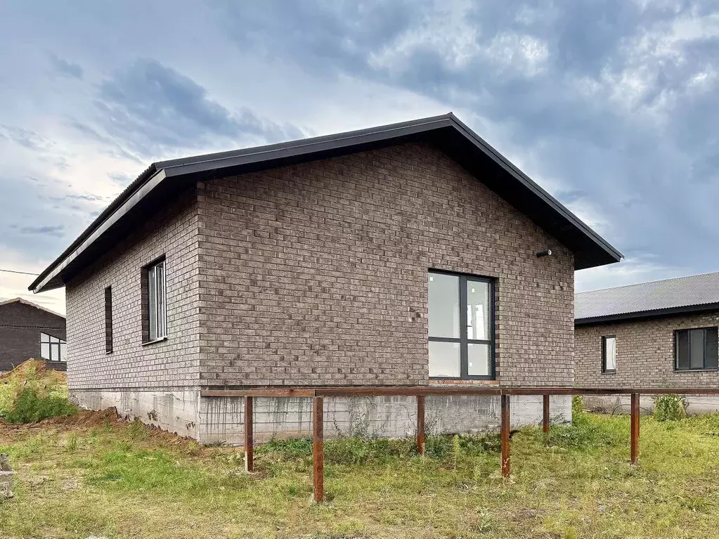 Дом в Оренбургская область, Оренбургский район, Сергиевский сельсовет, ... - Фото 1