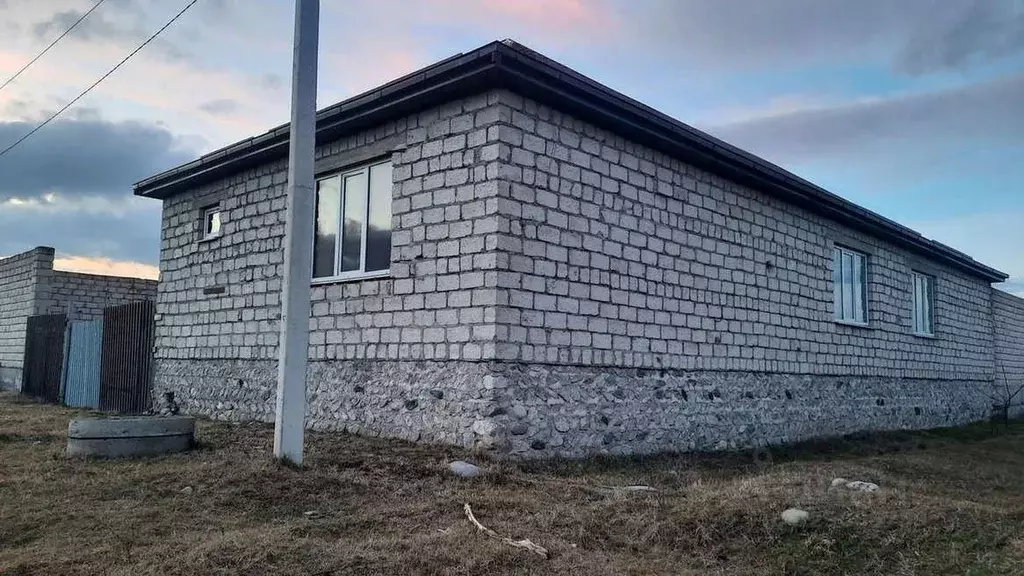 Дом в Кабардино-Балкария, Баксан ул. Кучмазукина, 2 (140 м) - Фото 1