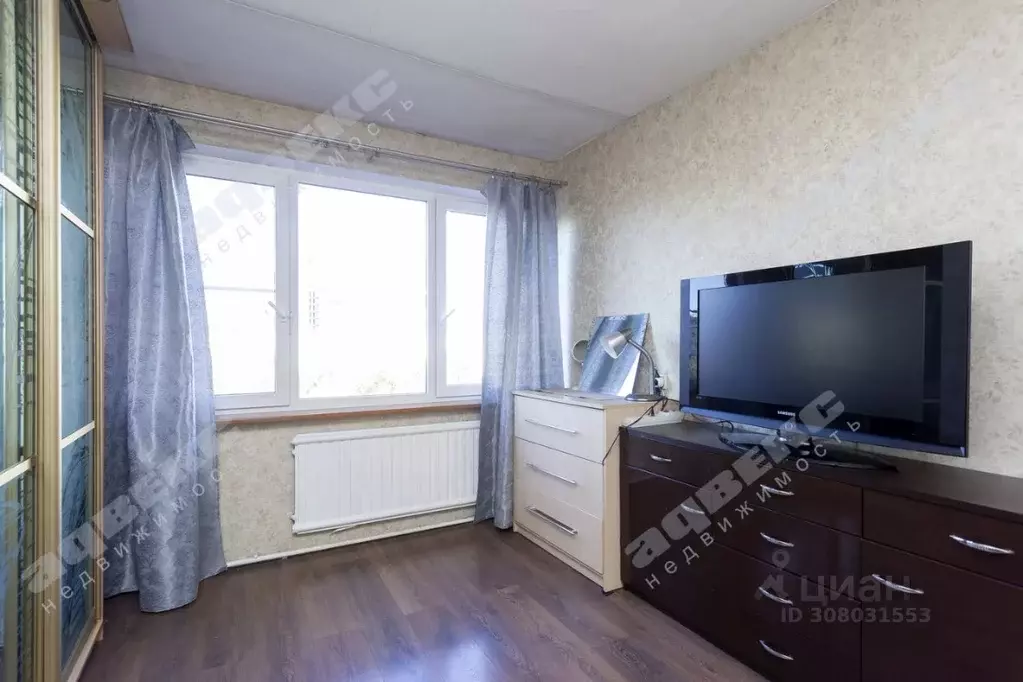 3-к кв. Санкт-Петербург ул. Есенина, 12К1 (60.6 м) - Фото 0