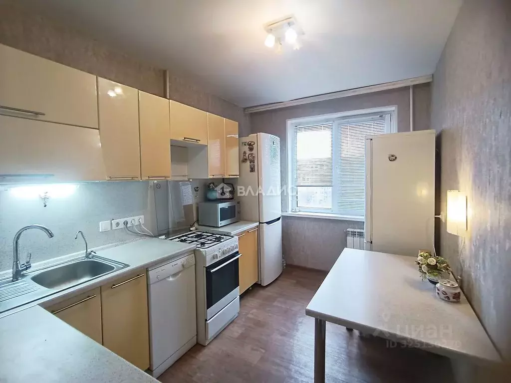 2-к кв. Волгоградская область, Волгоград ул. 8-й Воздушной Армии, 34 ... - Фото 1