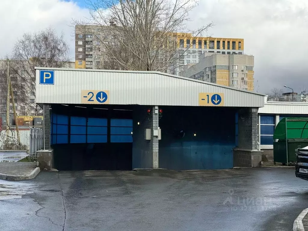 Гараж в Свердловская область, Екатеринбург ул. Кировградская, 4/3 (16 ... - Фото 1