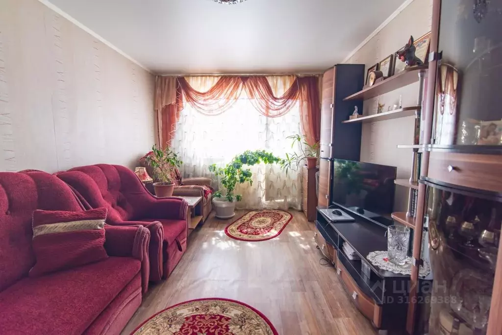 2-к кв. Алтайский край, Барнаул Интернациональная ул., 228 (43.8 м) - Фото 0