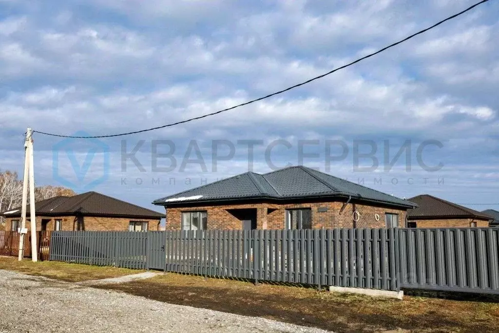 Дом в Омская область, Омский район, Магистральное с/пос, Деревня ... - Фото 1