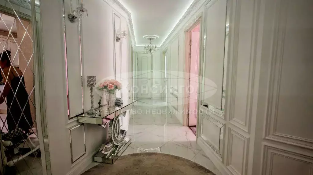 Продается 4-комнатная квартира - Фото 1