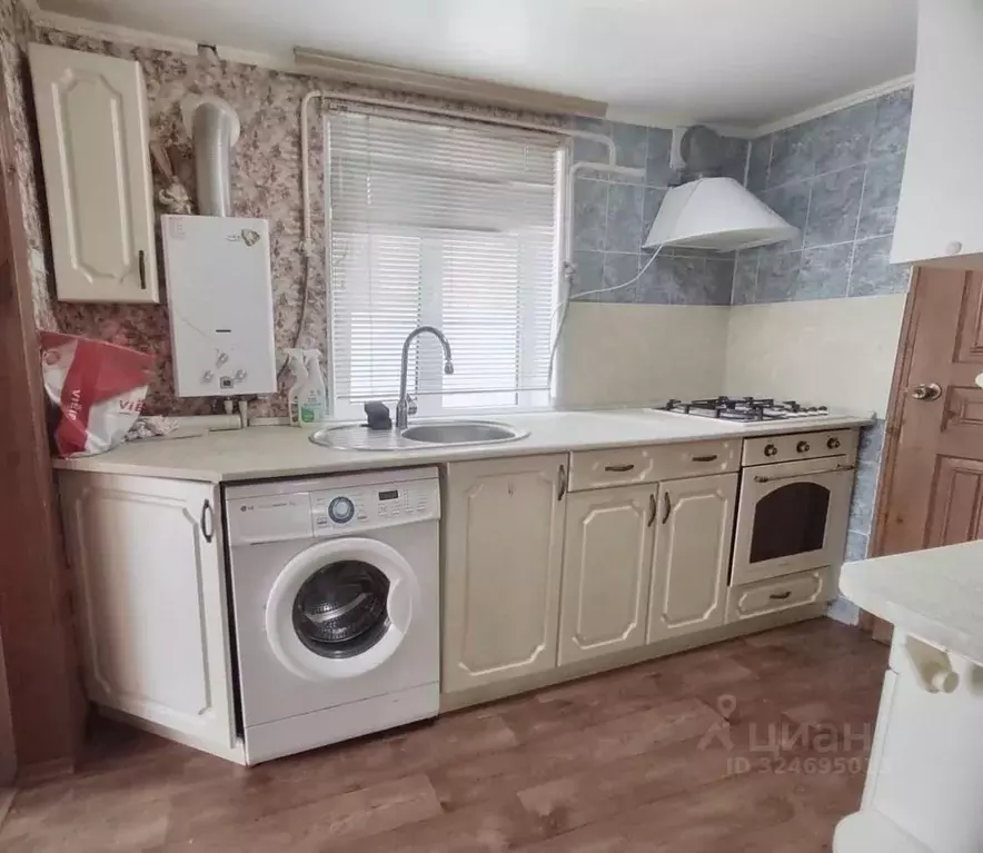 Дом в Краснодарский край, Кропоткин Кавказский район, ул. Розы ... - Фото 1