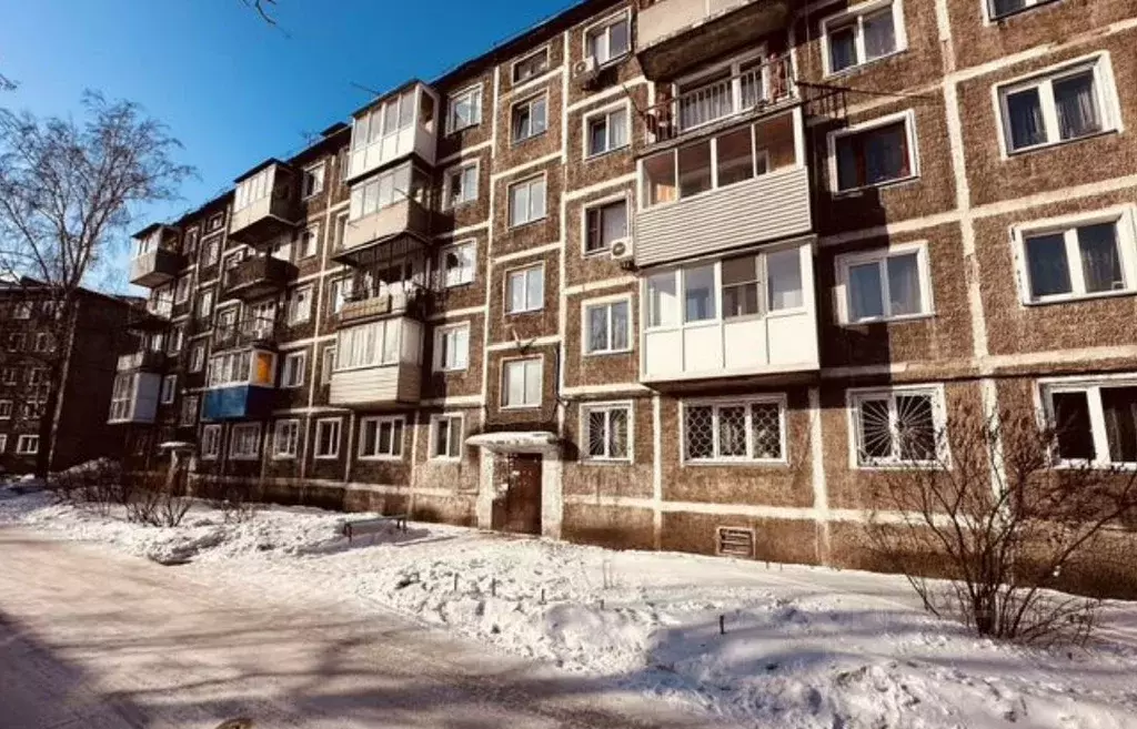 2-к кв. Кемеровская область, Ленинск-Кузнецкий ул. Зварыгина, 10 (45.4 ... - Фото 0