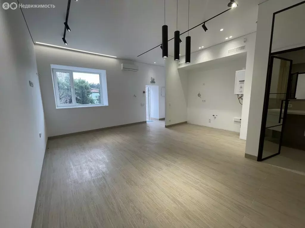 Квартира-студия: Партенит, улица Победы, 4 (55.6 м) - Фото 2