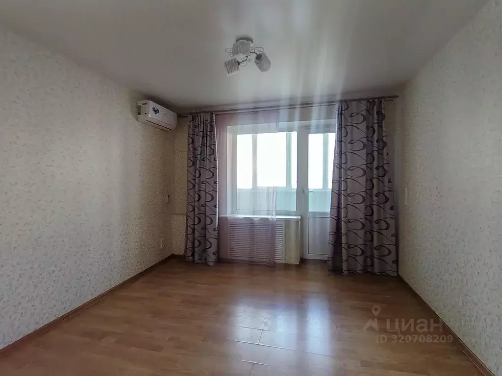 3-к кв. Волгоградская область, Волгоград ул. 8-й Воздушной Армии, 15 ... - Фото 1
