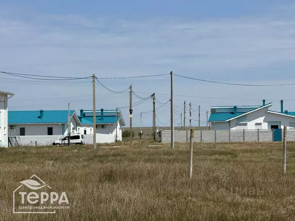 Участок в Крым, Черноморский район, Окуневское с/пос, с. Знаменское  ... - Фото 2